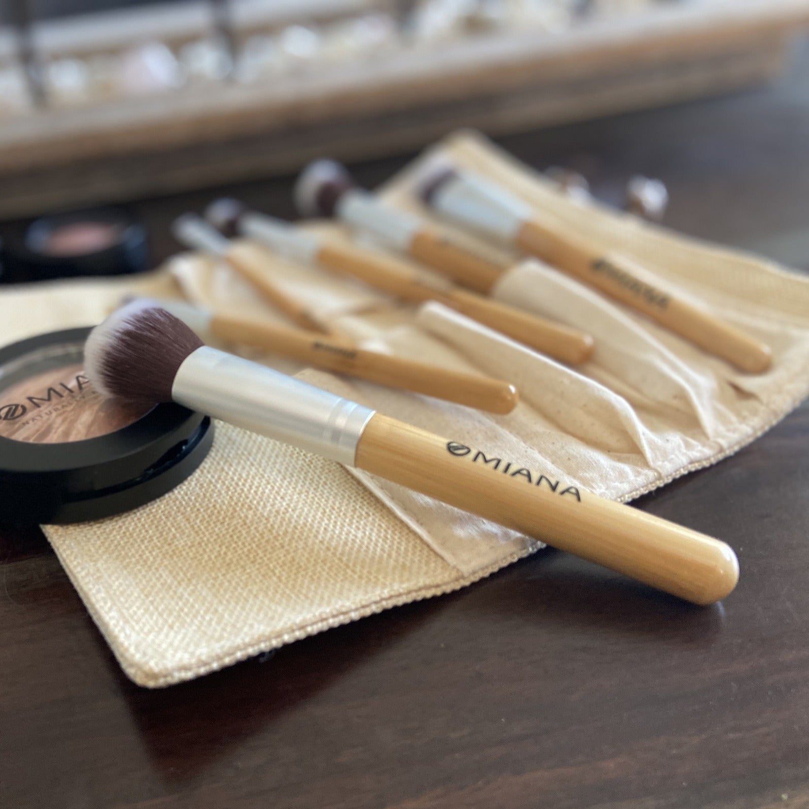 Vegan Bamboo Full Face Makeup 6-Brush Kit with Case - Omiana Beauty